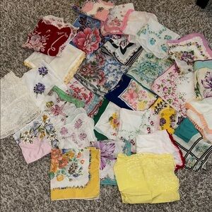 Large vintage lot of ladies handkerchiefs in good vintage condition.